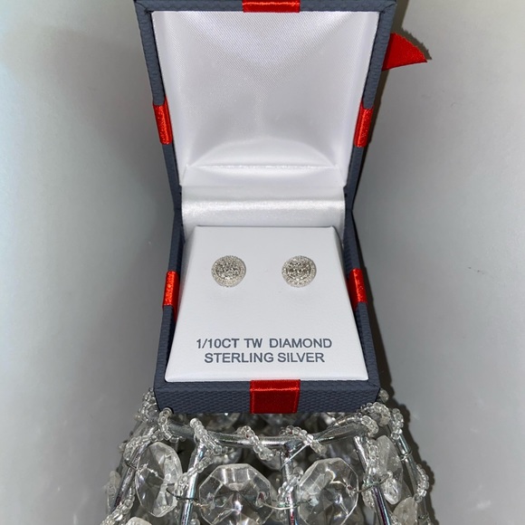 🆕1/10 CT. DIAMOND EARRINGS-GENUINE IN A BEAUTIFUL GIFT BOX. GREAT GIFT IDEA. - Picture 4 of 4